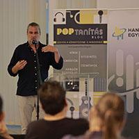 Pap Tibor, a Peron Music Alapítvány elnöke a miskolci Álmodunk egy világot konferencián